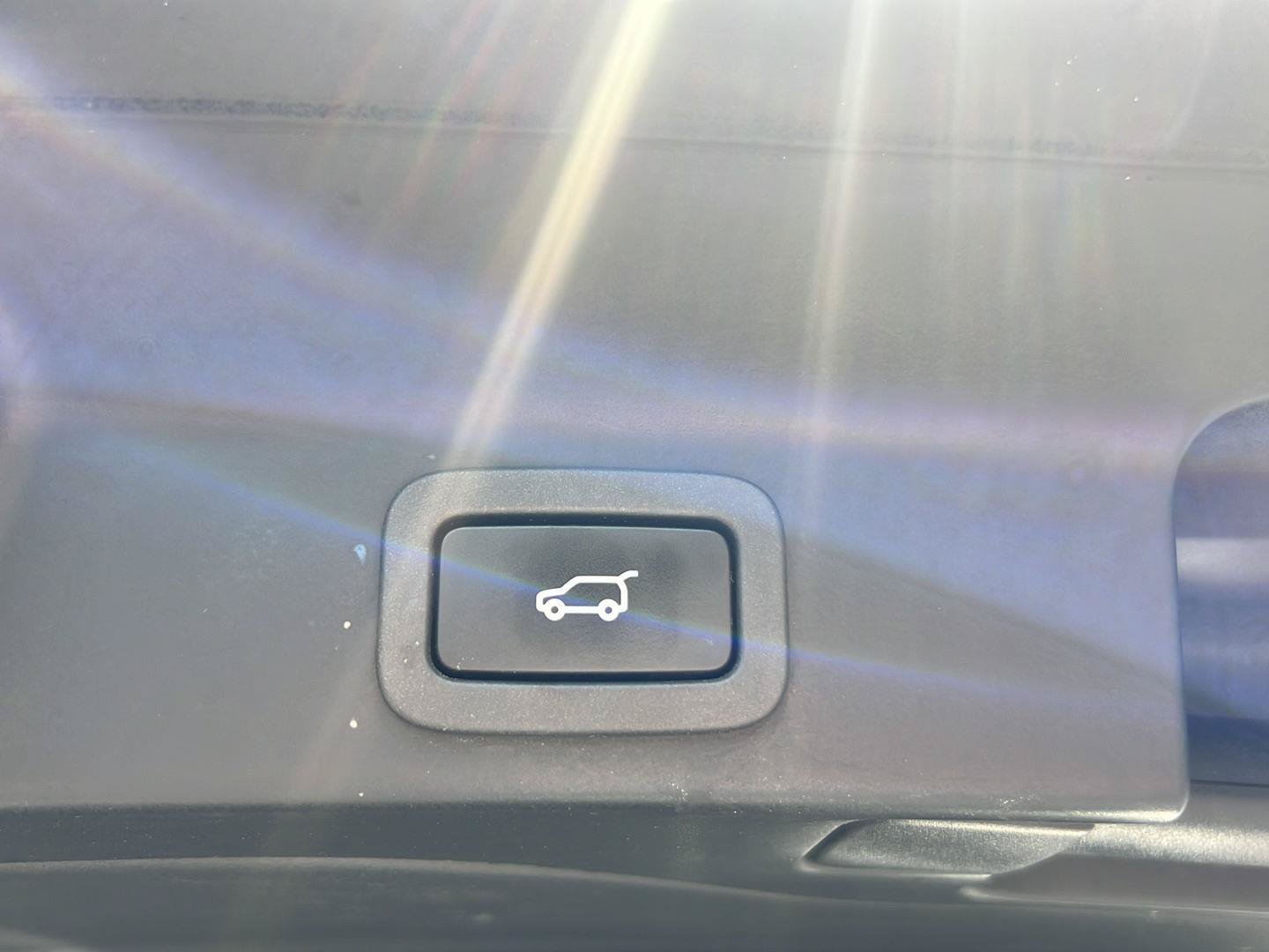 Used 2018 Jaguar F-PACE Portfolio AWD/4WD image 33