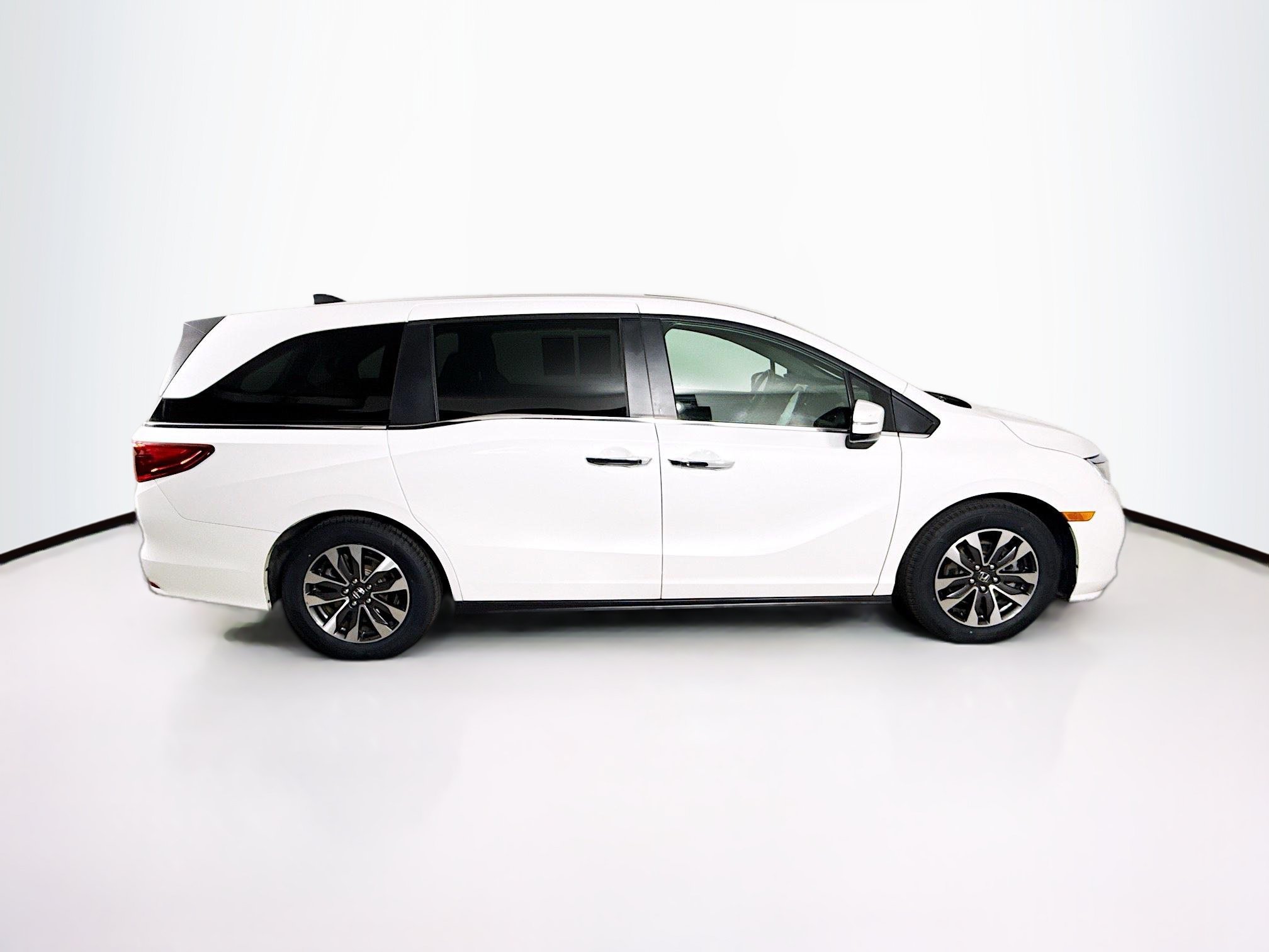Certified 2024 Honda Odyssey EX-L image 2