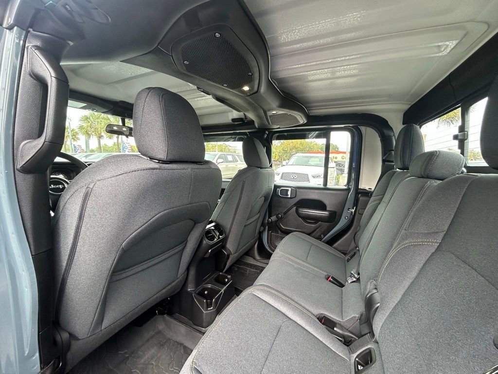 Used 2024 Jeep Gladiator Sport AWD/4WD image 15