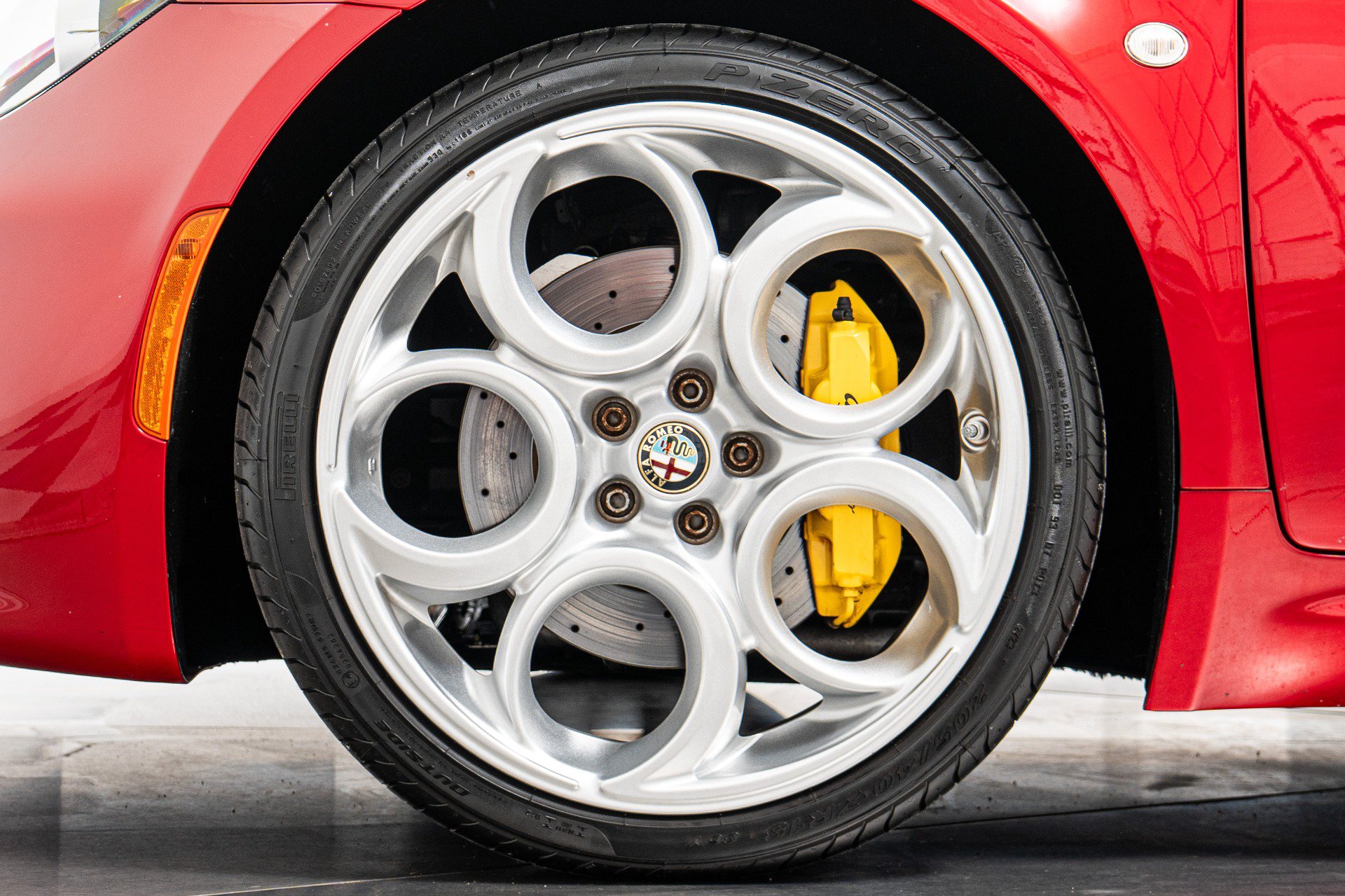 Used 2016 Alfa Romeo 4C Coupe w/ Convenience Group - Coupe RWD image 10