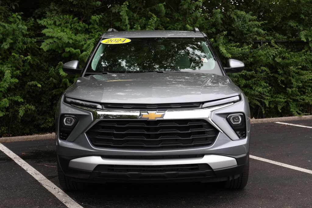 Used 2024 Chevrolet TrailBlazer LT w/ Convenience Package AWD/4WD image 2