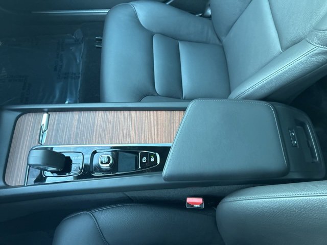 Used 2025 Volvo V60 B5 Cross Country Plus image 26