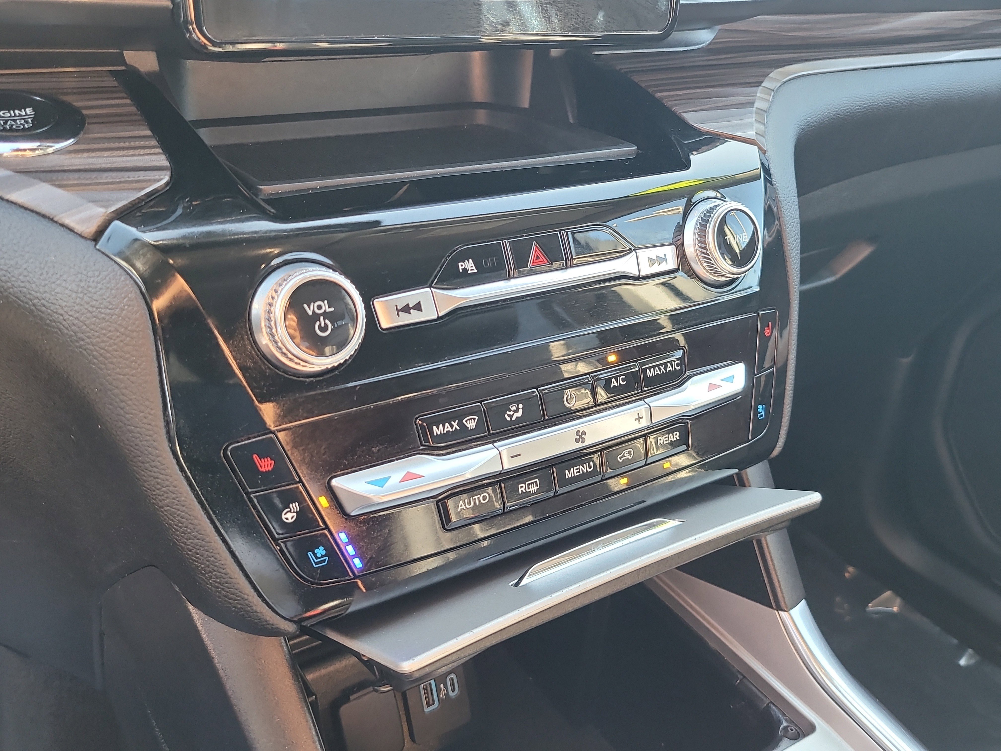 Used 2024 Ford Explorer Limited image 24