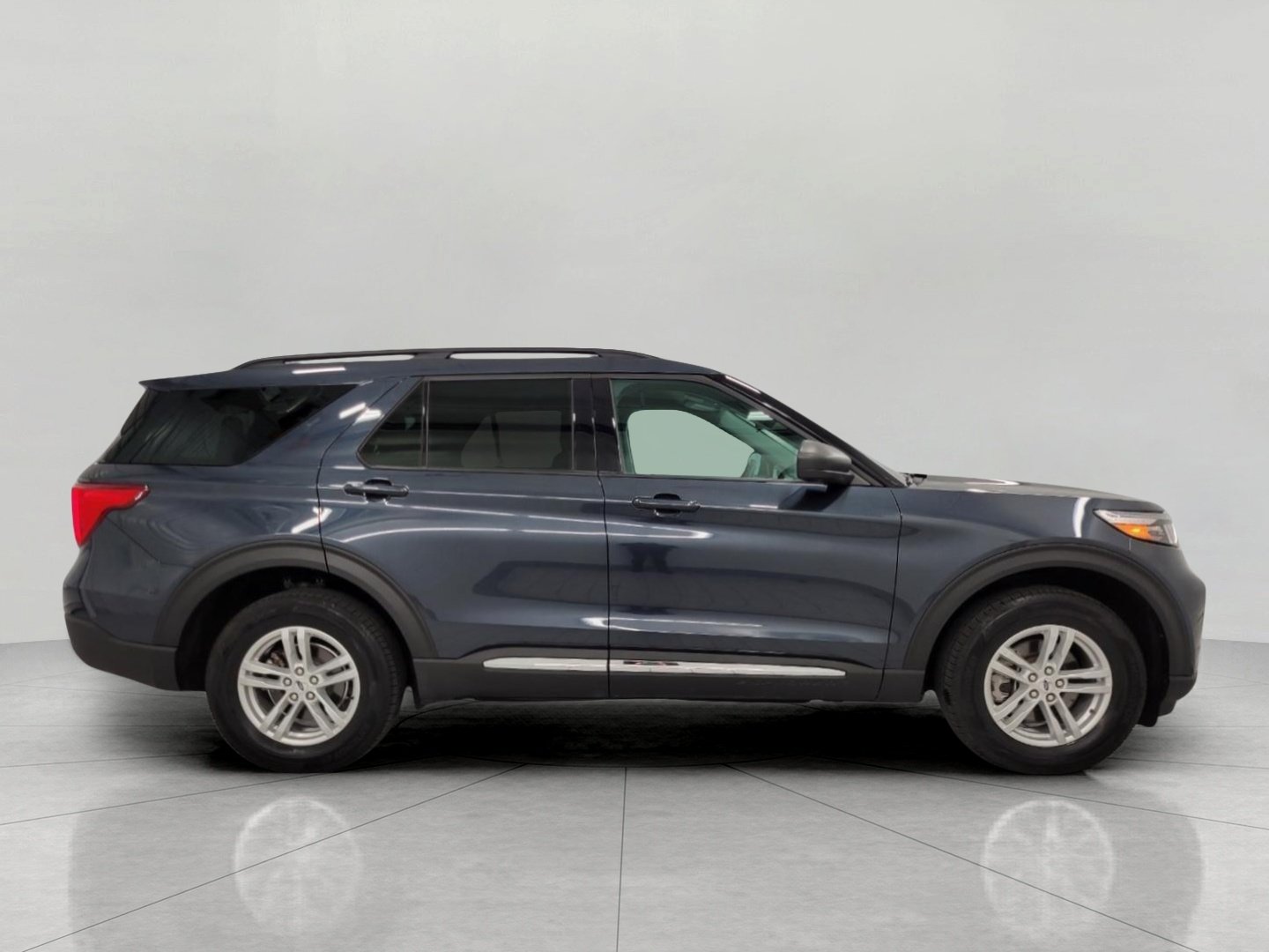 Used 2024 Ford Explorer XLT w/ Class IV Trailer Tow Package AWD/4WD image 11