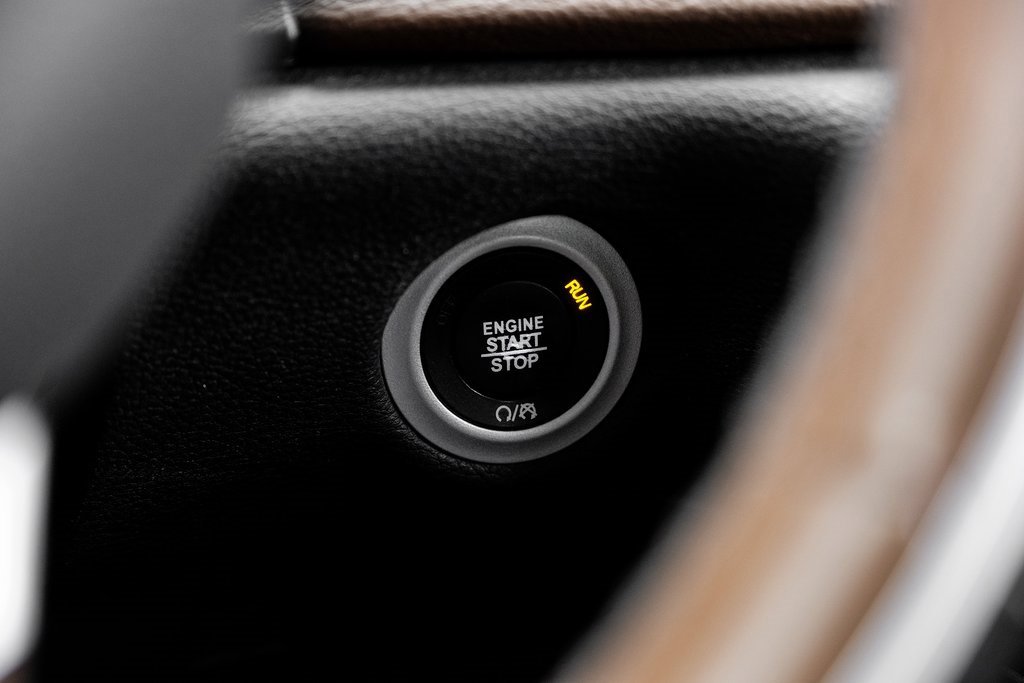 Used 2018 Chrysler Pacifica Limited image 31