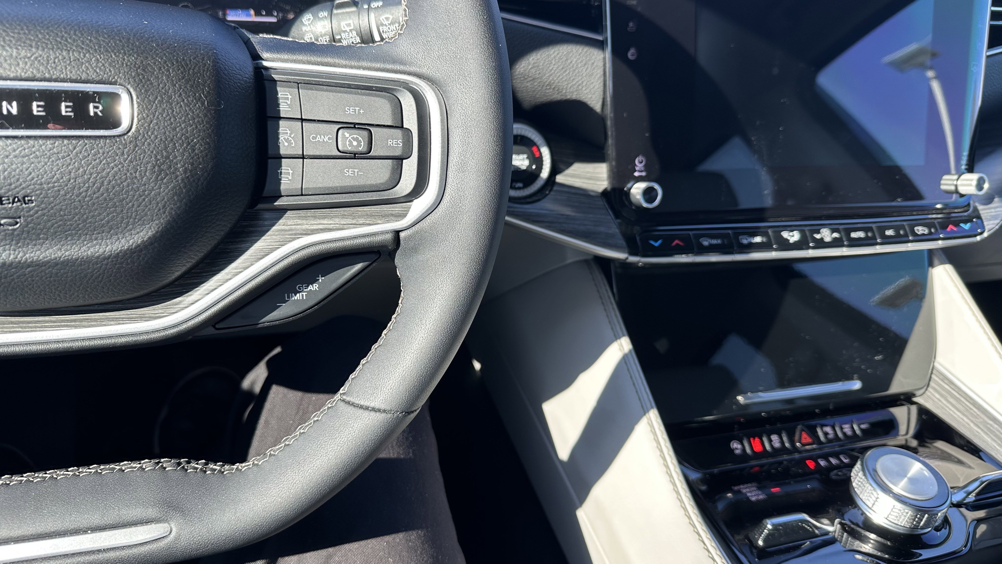 Used 2024 Jeep Wagoneer L Series III w/ Premium Group I image 21