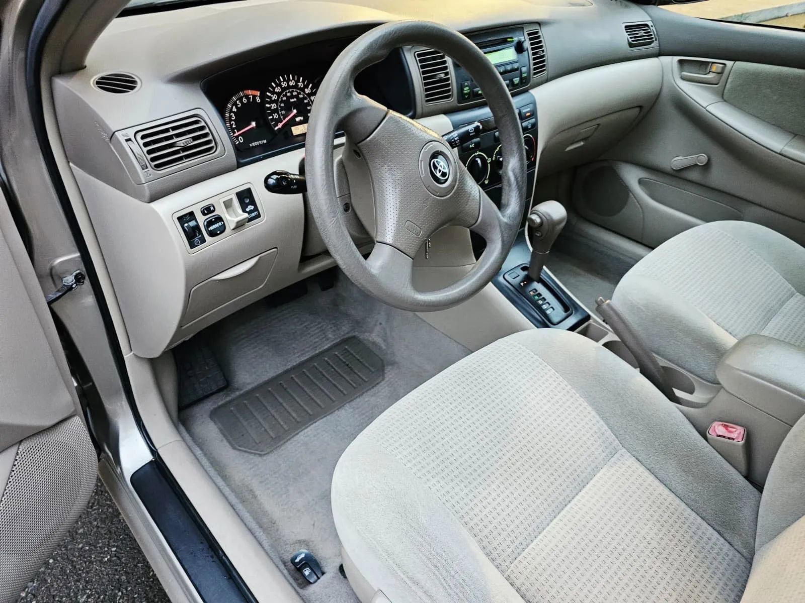 Used 2005 Toyota Corolla CE image 9