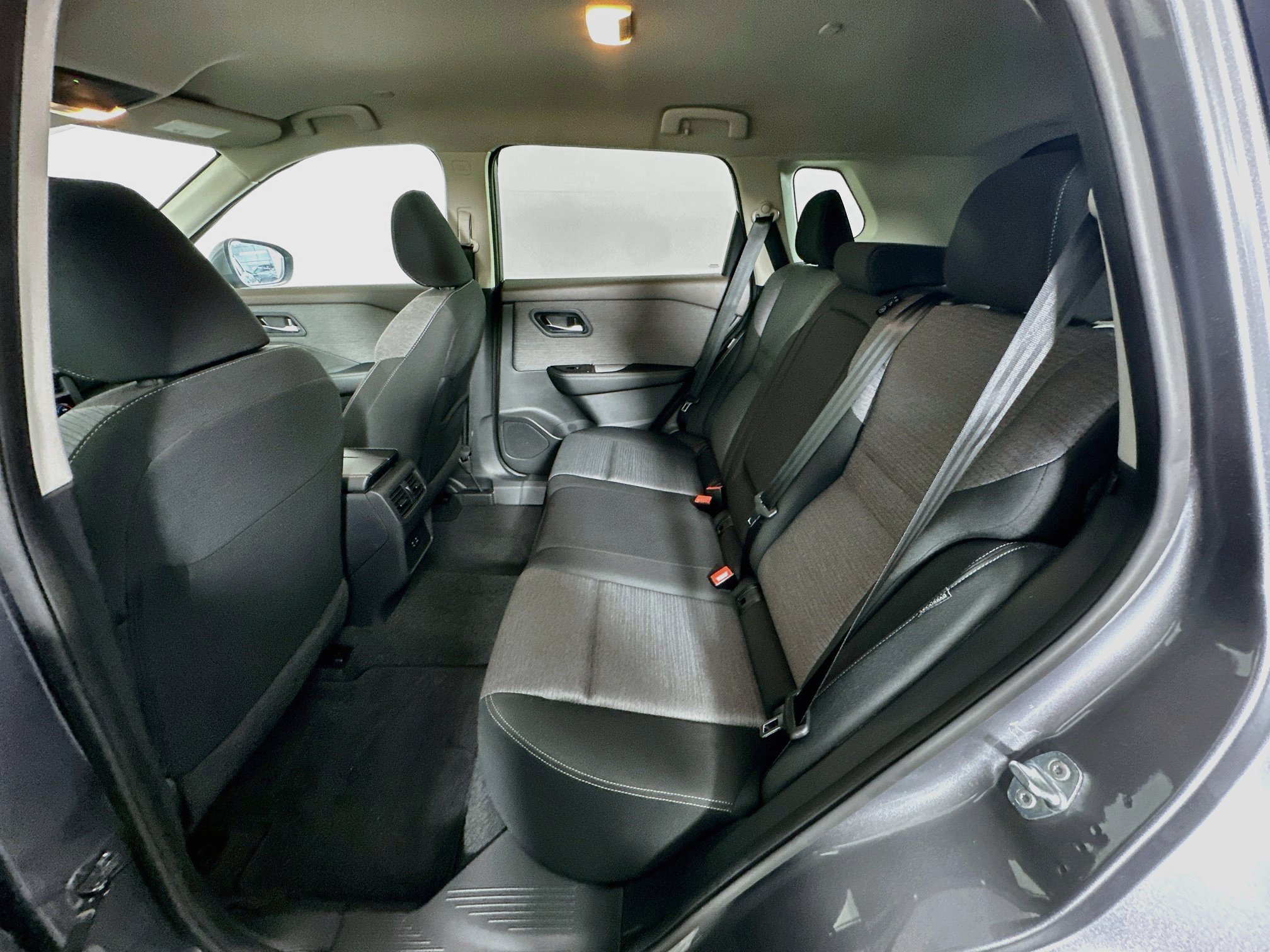 Used 2023 Nissan Rogue SV FWD image 29