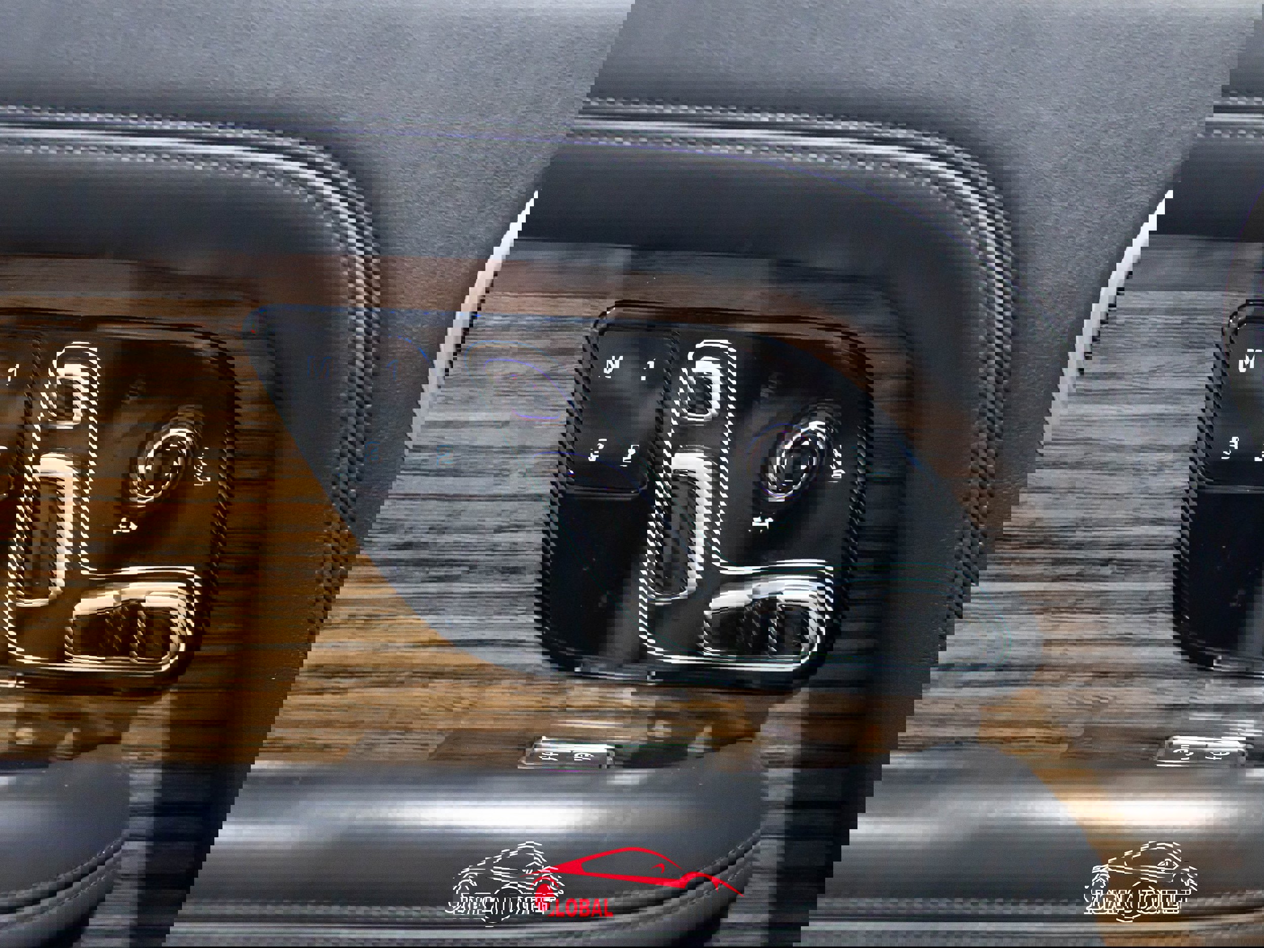 Used 2018 Land Rover Range Rover Long Wheelbase Supercharged image 41