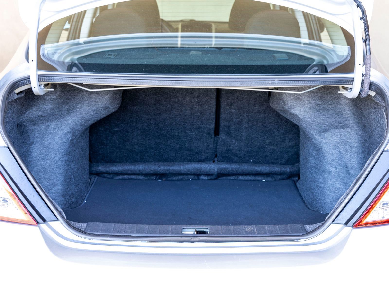 Used 2016 Nissan Versa SV image 22