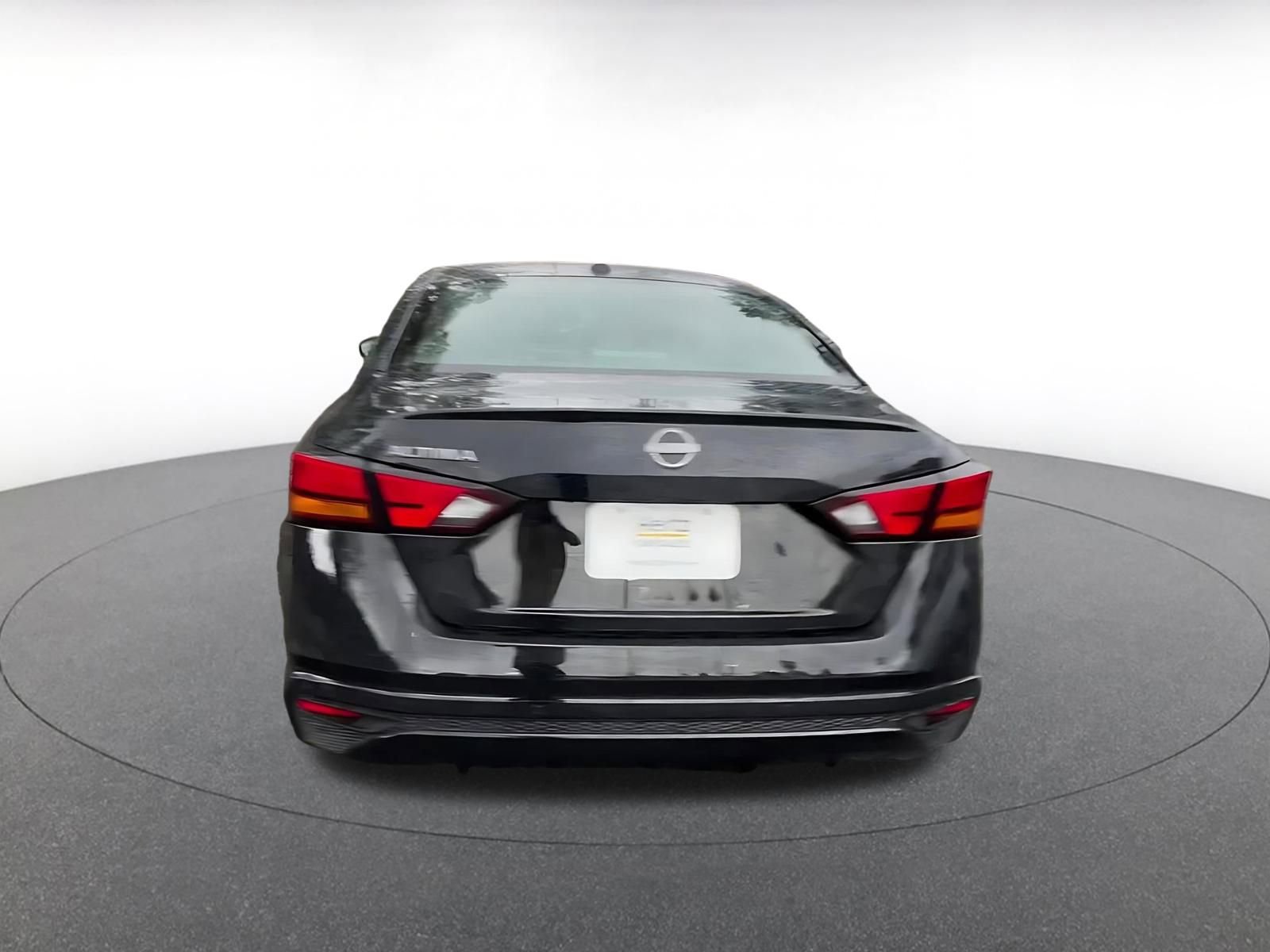 Used 2025 Nissan Altima 2.5 SV image 12