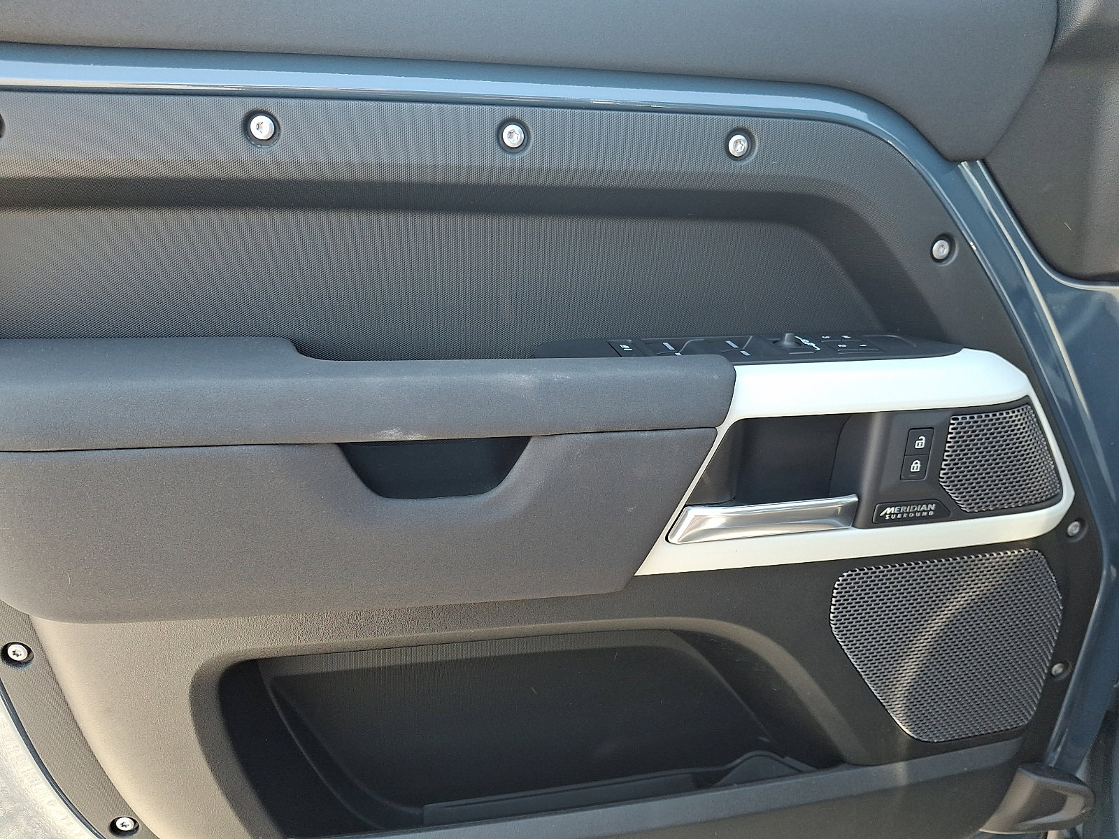 Used 2023 Land Rover Defender 110 SE image 12