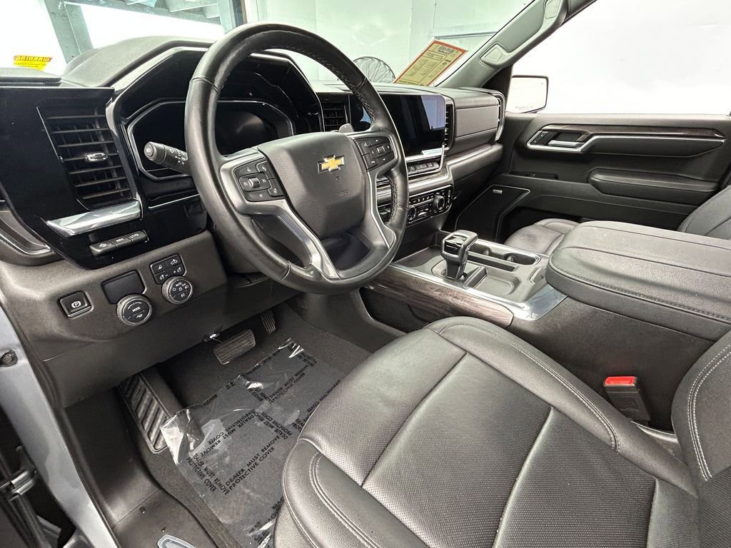 Used 2025 Chevrolet Silverado 1500 LTZ w/ Technology Package RWD image 13