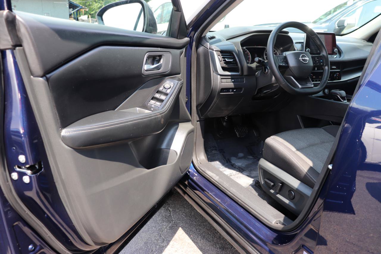 Used 2026 Nissan Rogue SV AWD/4WD image 10