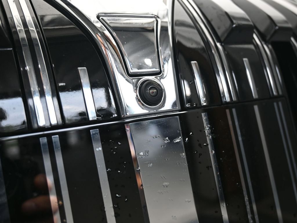 Used 2025 BMW 740i xDrive image 54