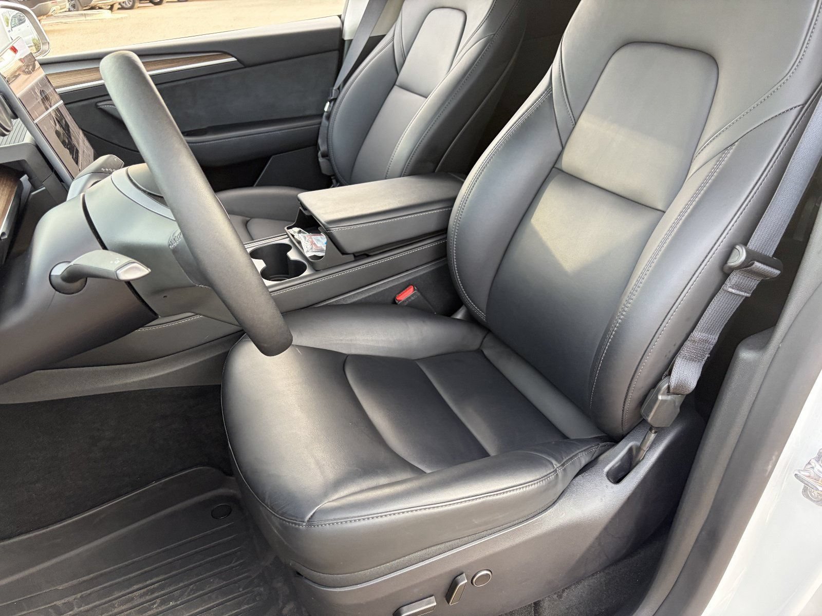 Used 2025 Tesla Model Y Long Range RWD image 21