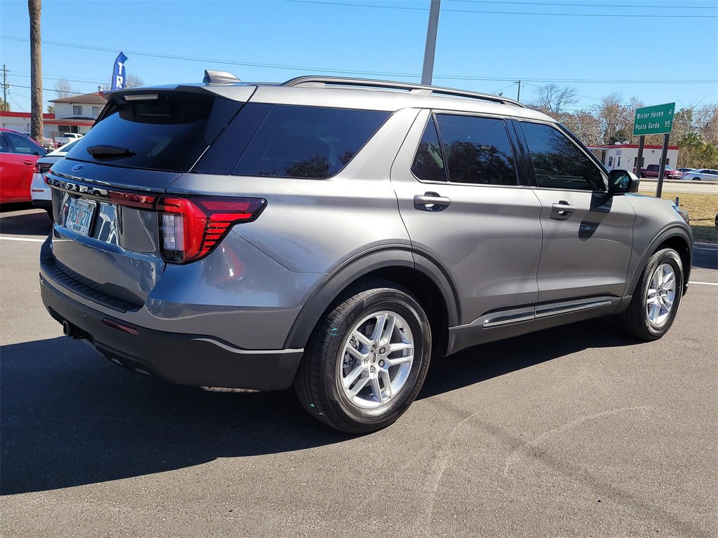 Used 2025 Ford Explorer Active image 4