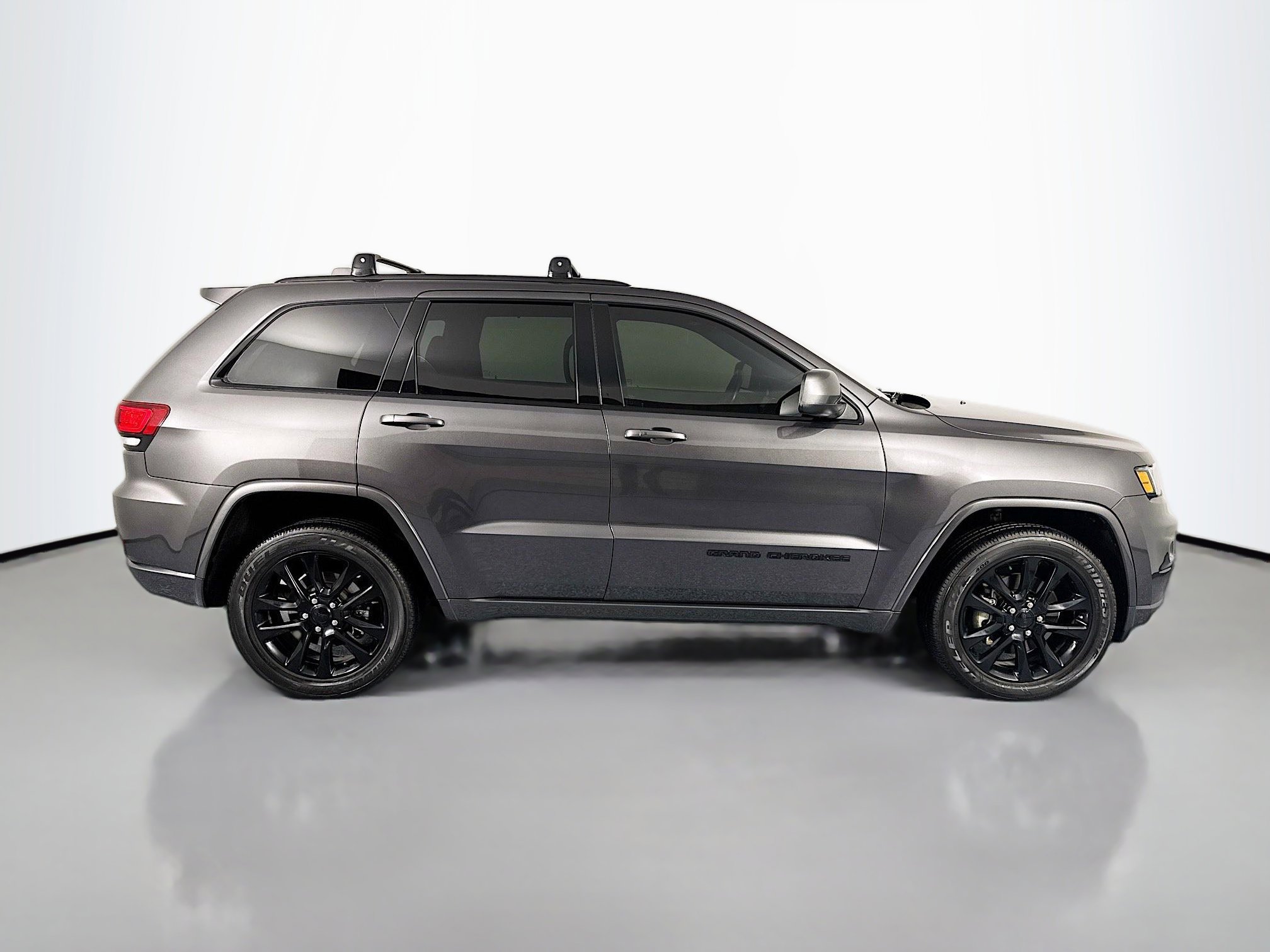 Used 2021 Jeep Grand Cherokee Laredo X image 4