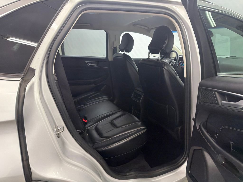 Used 2019 Ford Edge Titanium image 17
