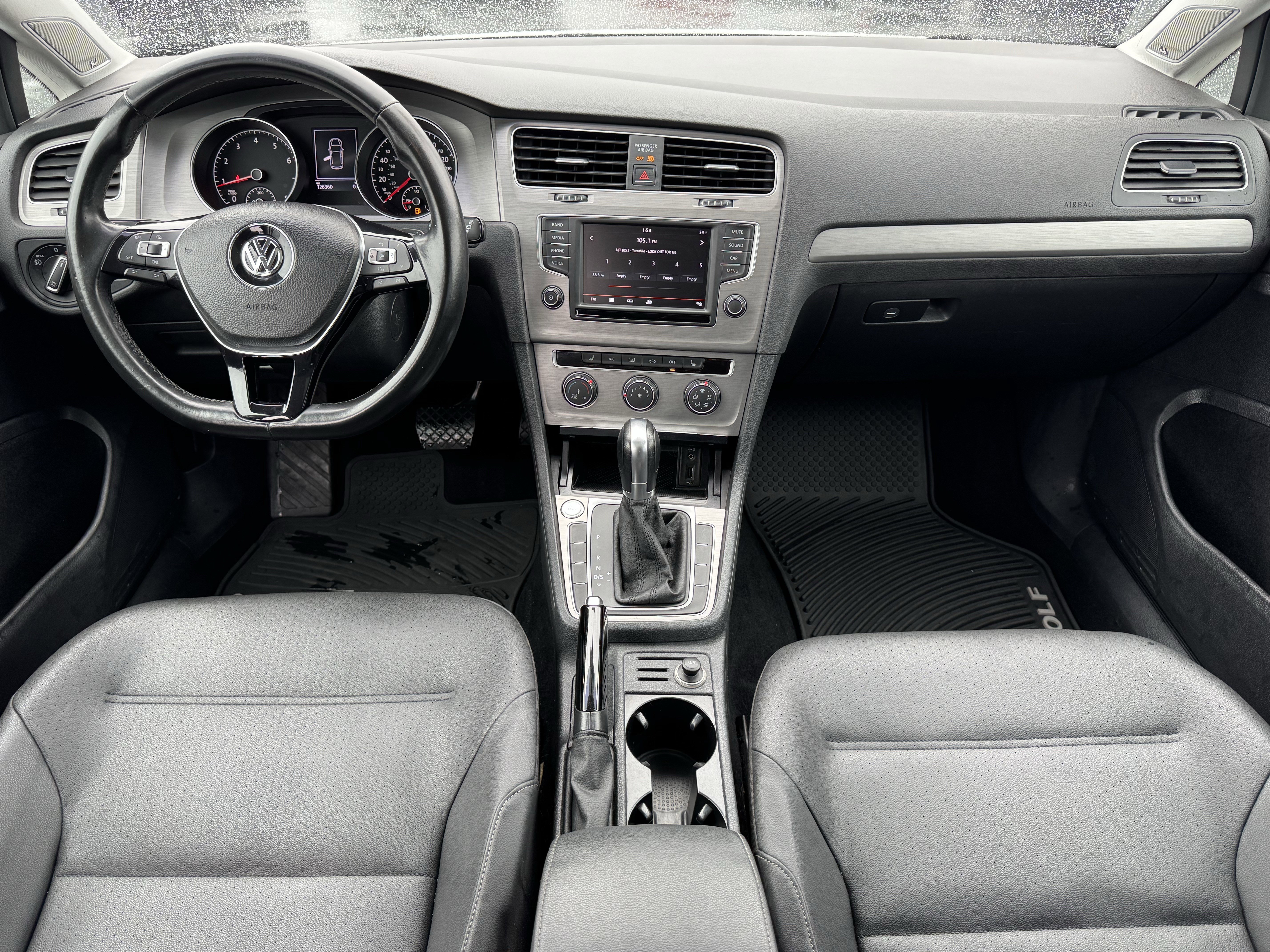 Used 2016 Volkswagen Golf SE image 22