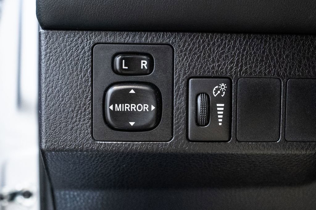 Used 2016 Toyota RAV4 SE image 23