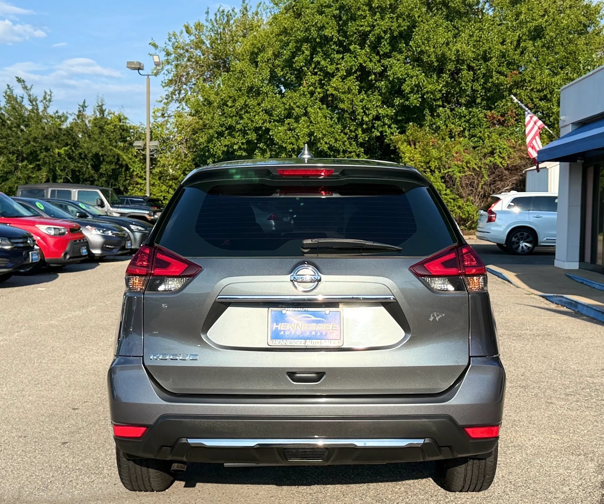 Used 2020 Nissan Rogue S FWD image 2