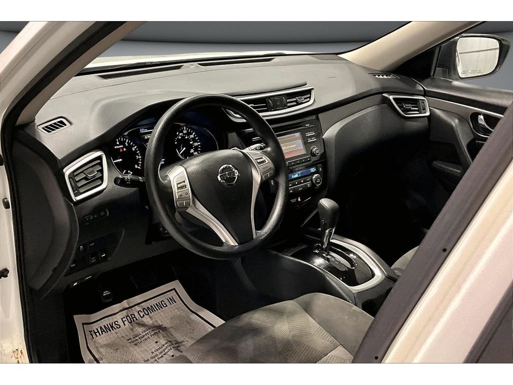 Used 2016 Nissan Rogue SV image 15