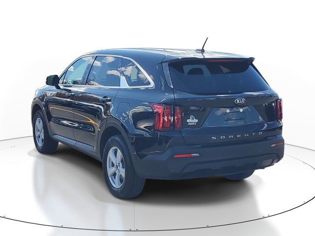 Used 2021 Kia Sorento LX AWD/4WD image 3