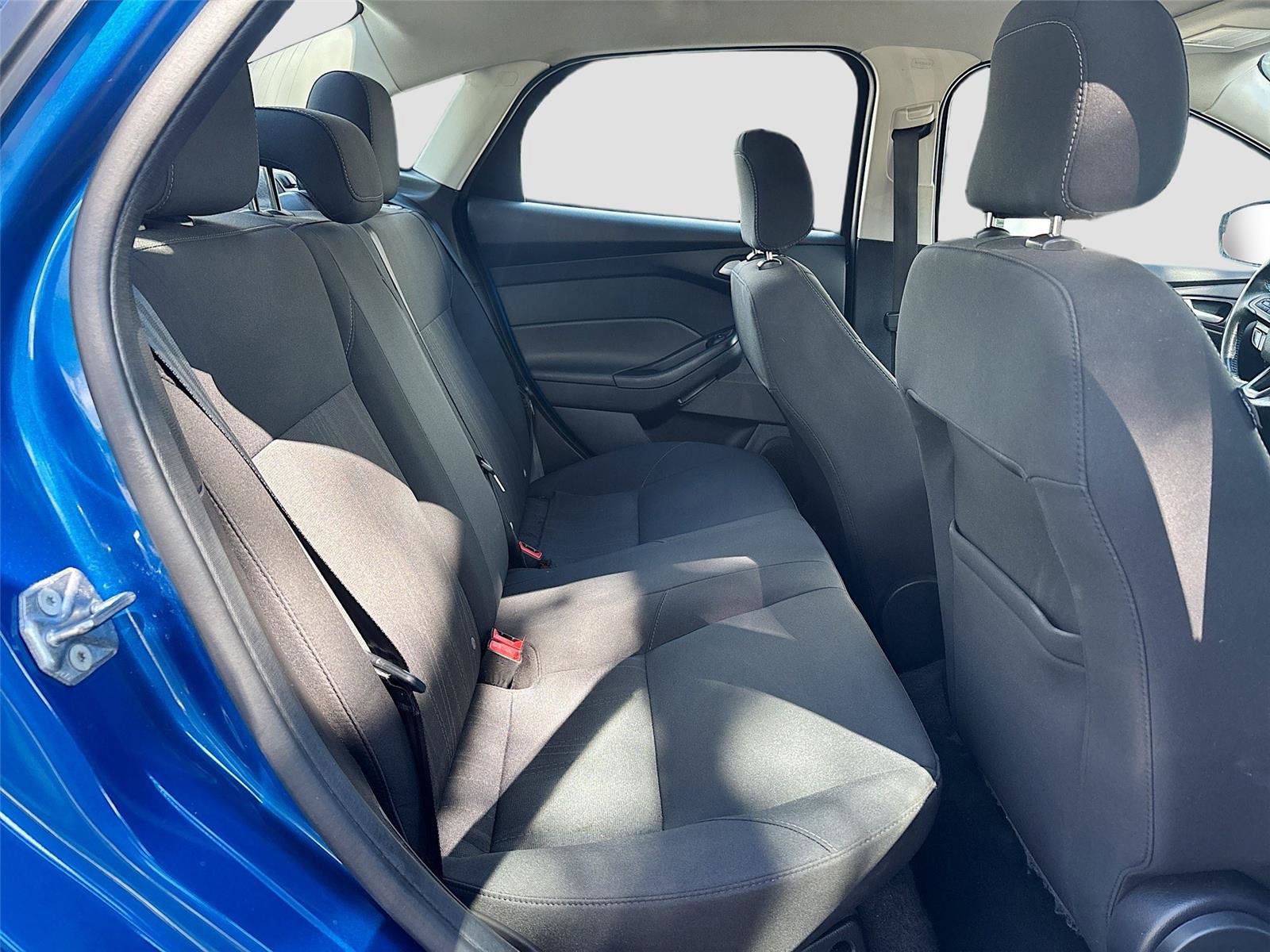 Used 2018 Ford Focus SE w/ SE Appearance Package image 27