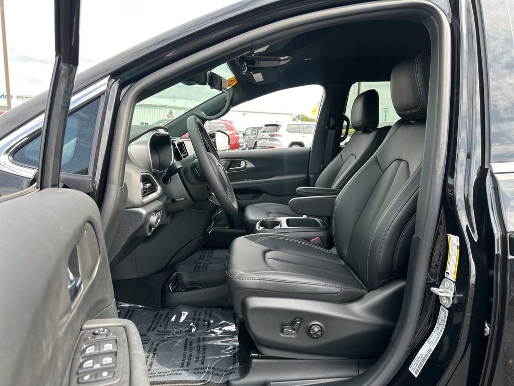 New 2026 Chrysler Voyager LX image 8