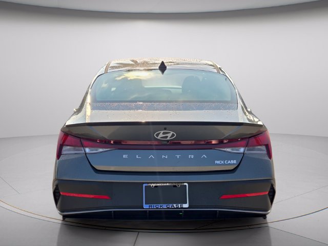 New 2026 Hyundai Elantra SEL Sport FWD image 4