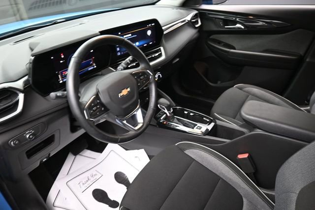 Used 2024 Chevrolet TrailBlazer LT w/ LT Cold Weather Package FWD image 17