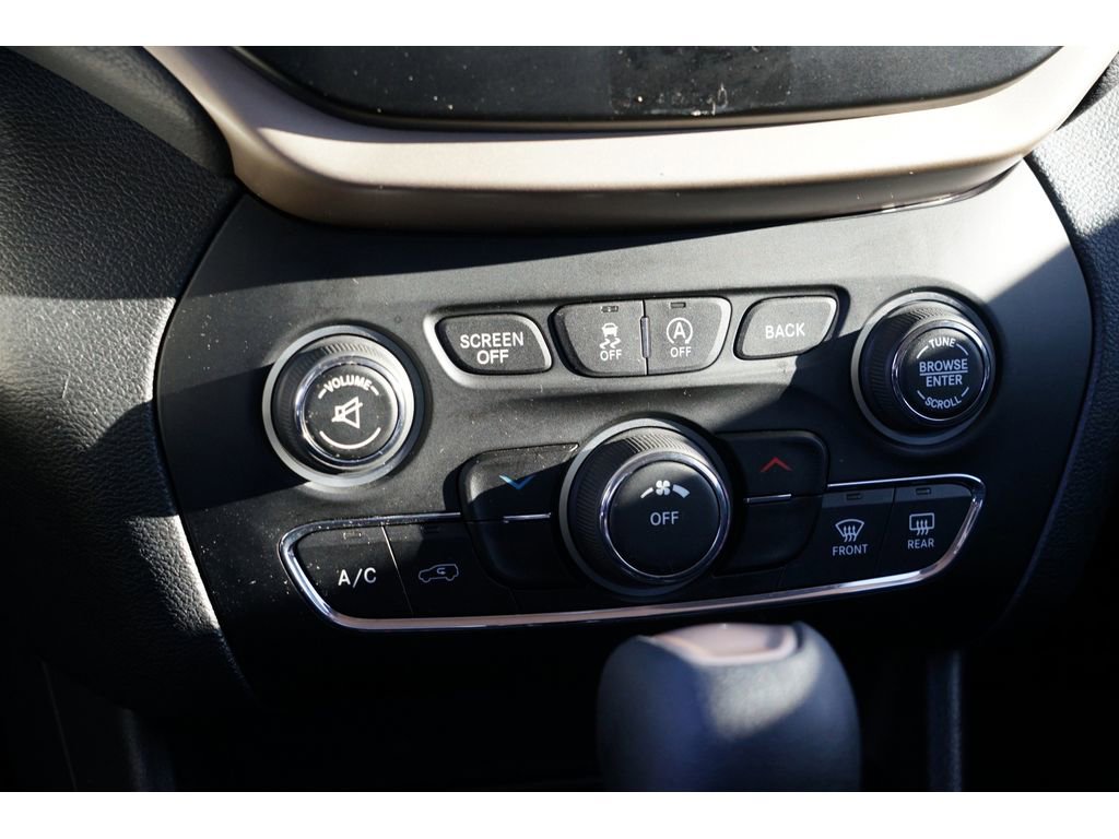 Used 2017 Jeep Cherokee Latitude image 23