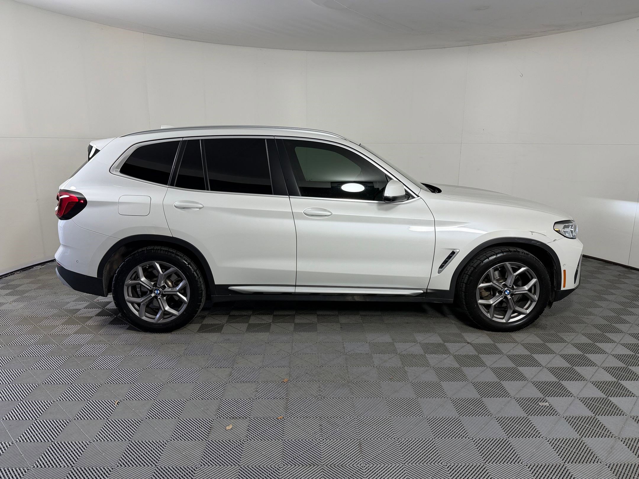 Certified 2024 BMW X3 sDrive30i w/ Convenience Package RWD image 8
