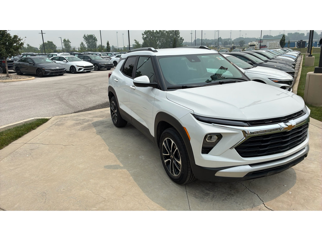 Used 2025 Chevrolet TrailBlazer LT AWD/4WD image 7