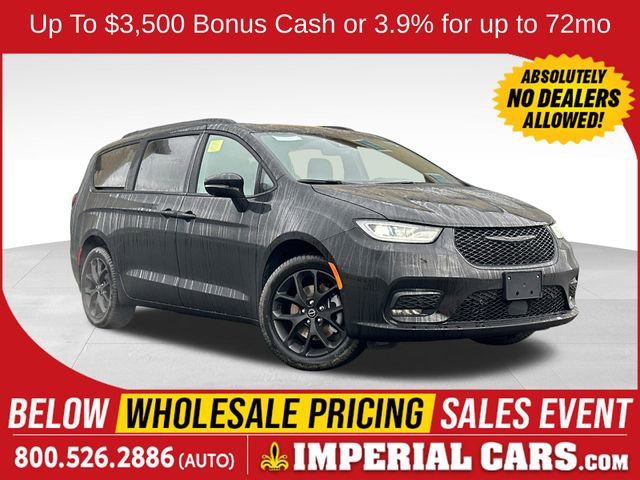 New 2026 Chrysler Pacifica Limited w/ S Appearance Package image 1