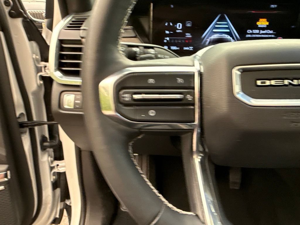 Used 2025 GMC Acadia Denali AWD/4WD image 30