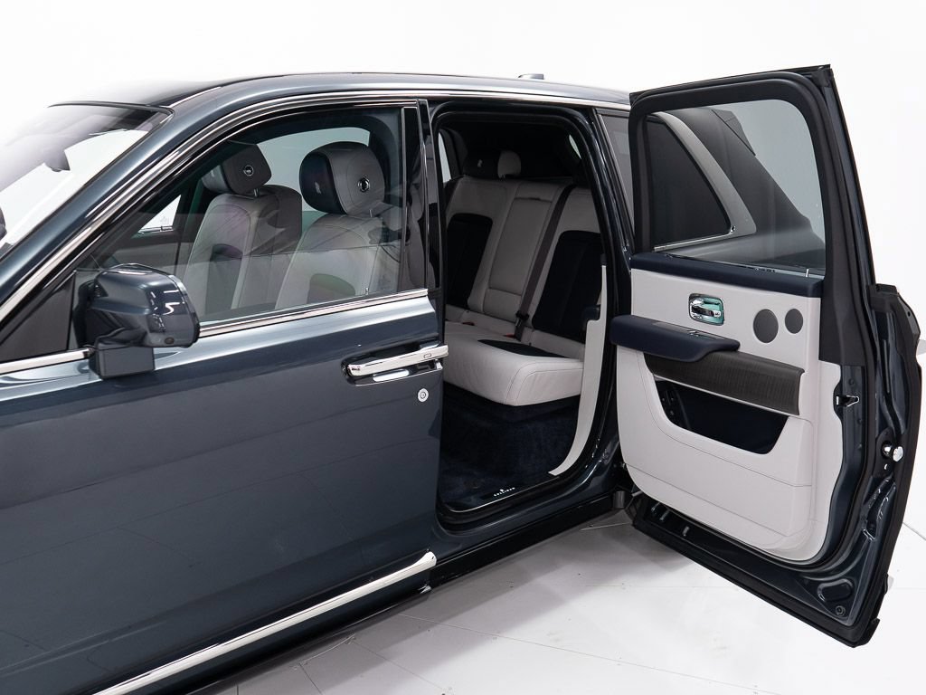 Used 2026 Rolls-Royce Cullinan AWD/4WD image 21