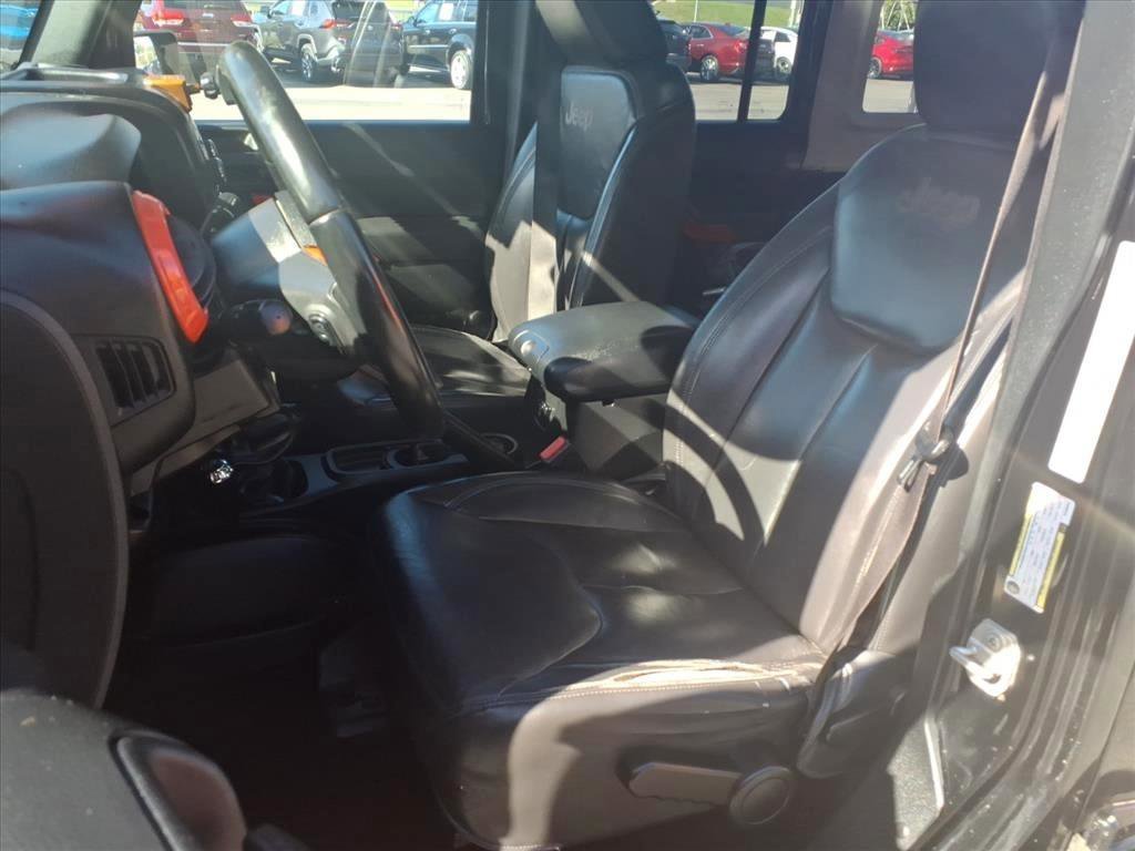 Used 2017 Jeep Wrangler Unlimited Sahara w/ Connectivity Group image 7