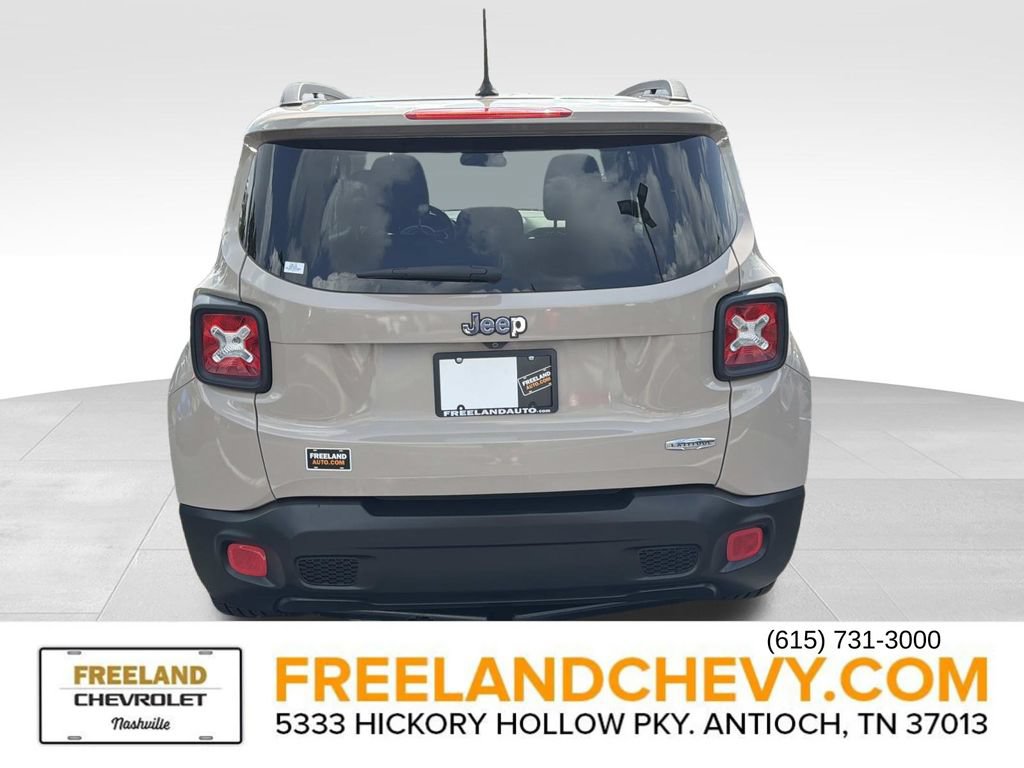Used 2016 Jeep Renegade Latitude FWD image 4