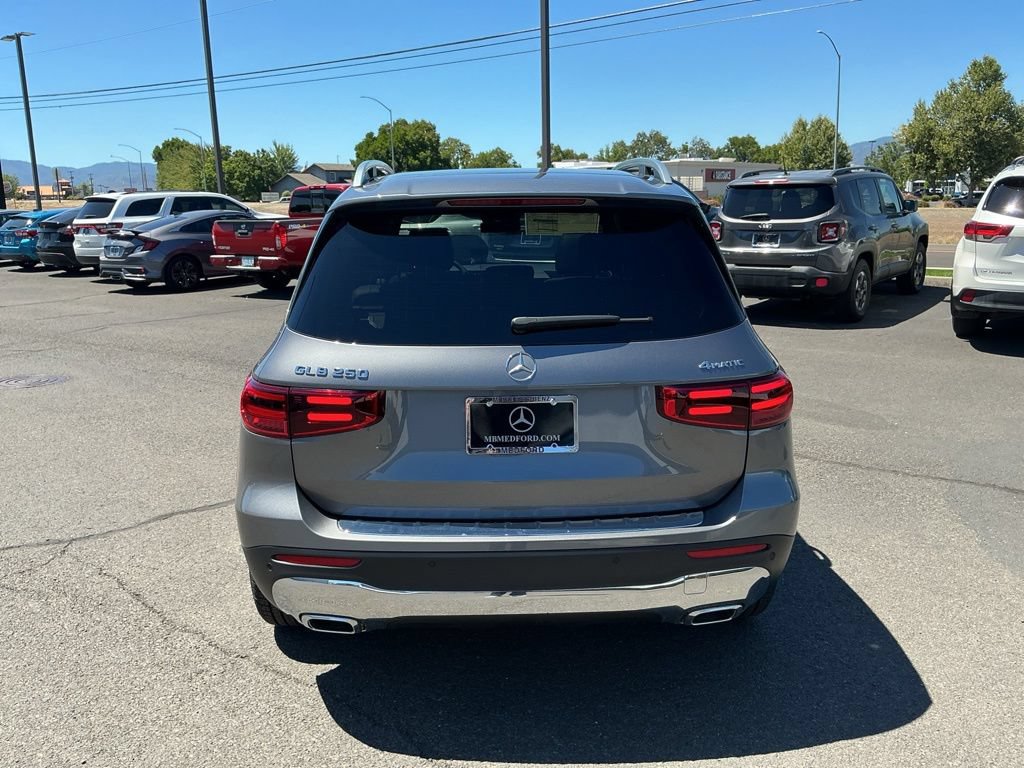 New 2026 Mercedes-Benz GLB 250 4MATIC image 9