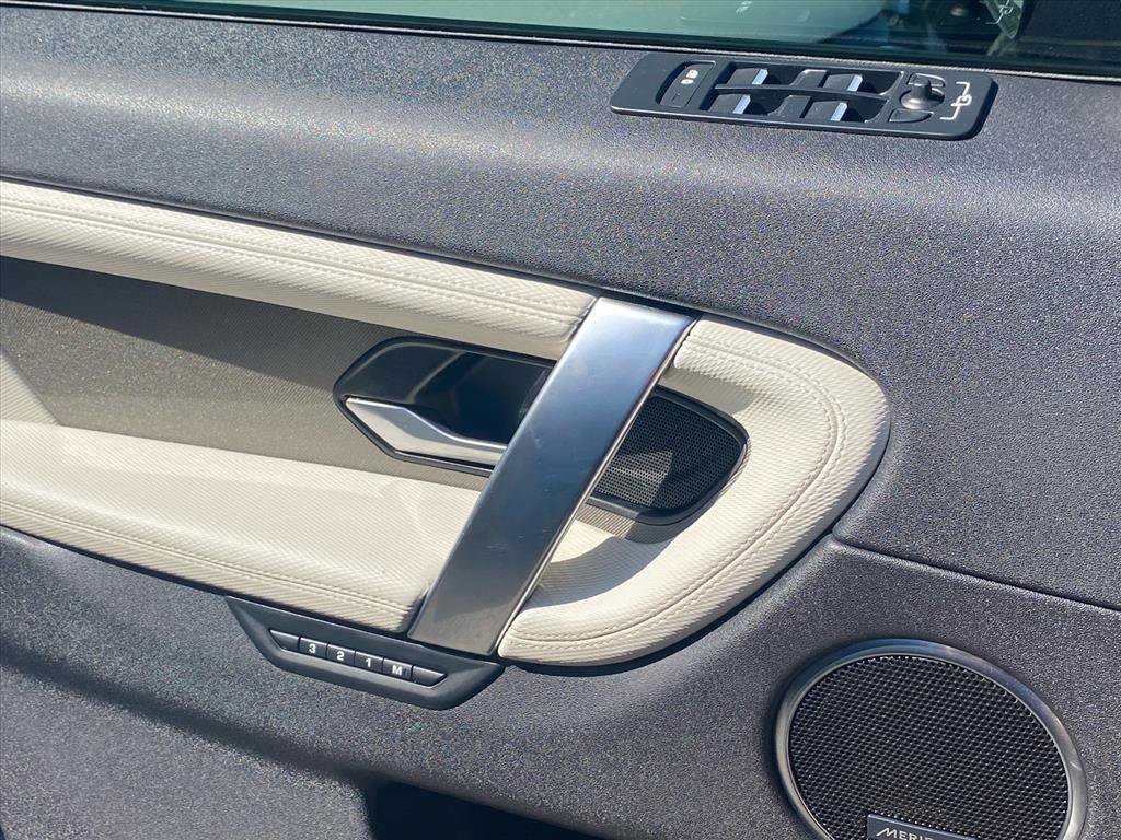 Used 2020 Land Rover Discovery Sport SE R-Dynamic image 16