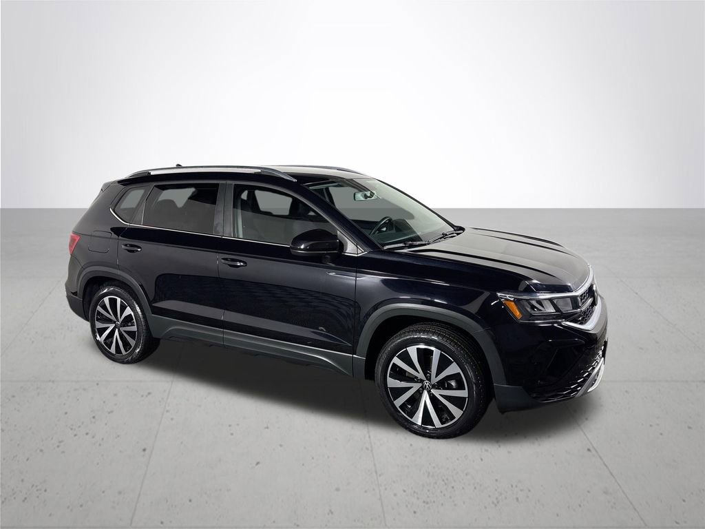 Certified 2022 Volkswagen Taos SE image 4