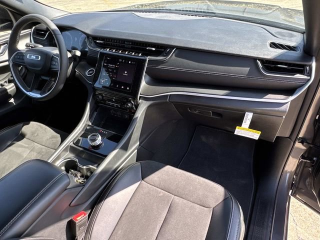 Used 2025 Jeep Grand Cherokee L Altitude image 18