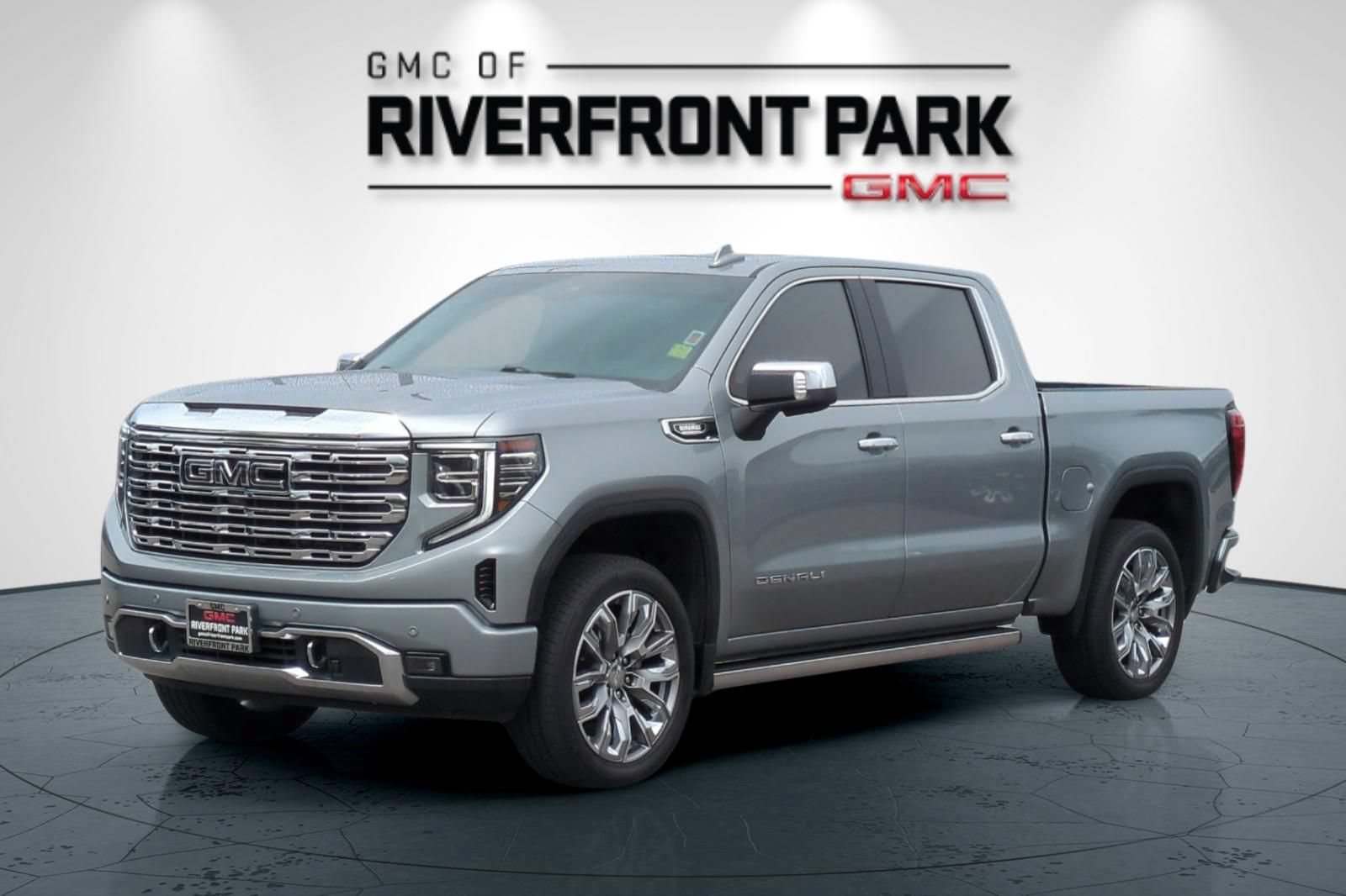 Used 2024 GMC Sierra 1500 Denali w/ Denali Reserve Package AWD/4WD image 8