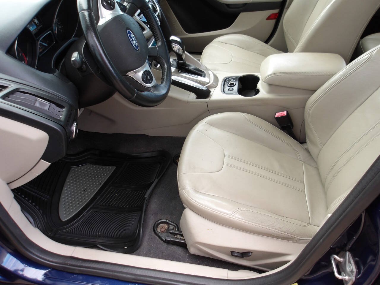 Used 2012 Ford Focus SEL FWD image 16