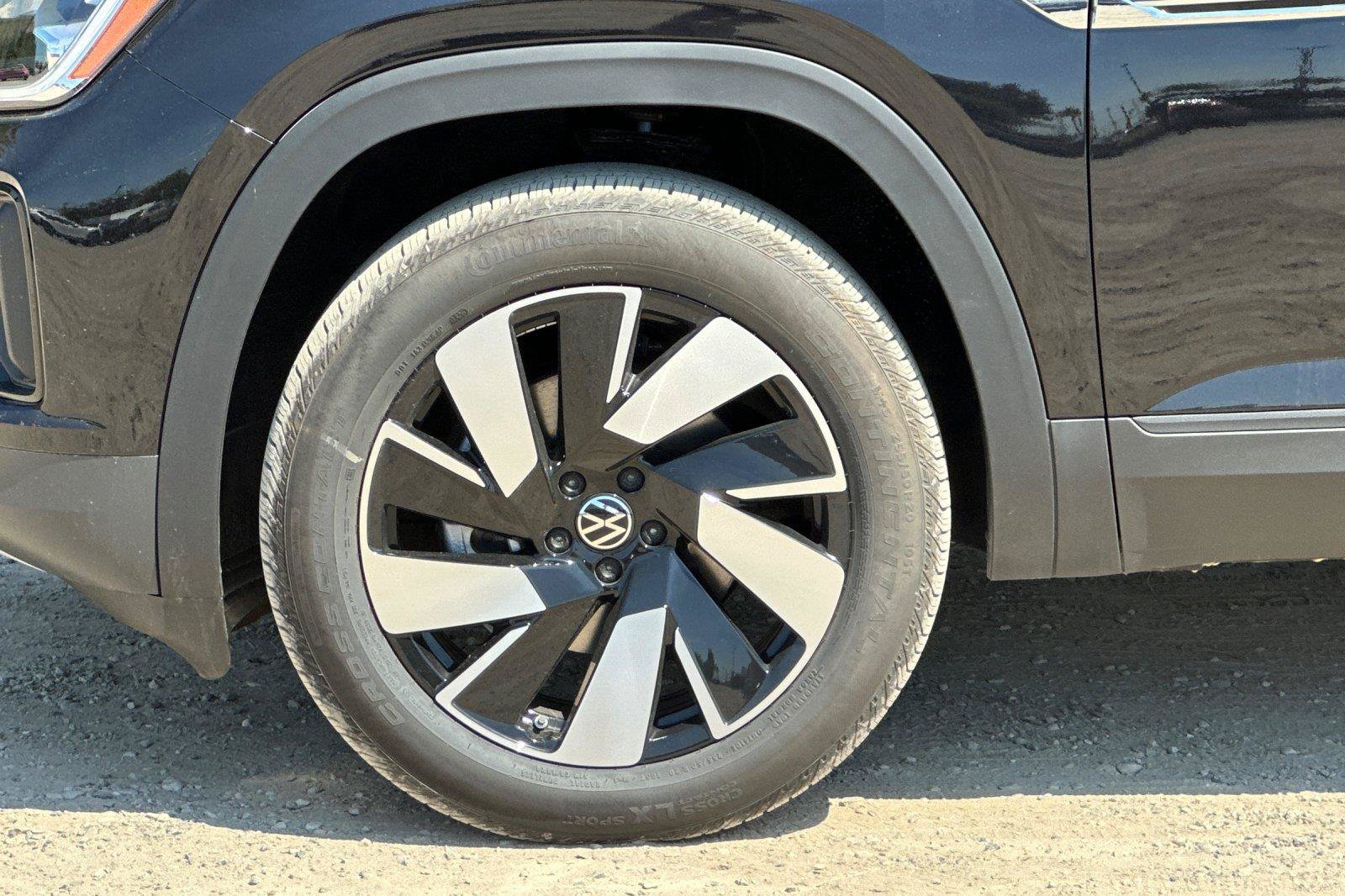 New 2026 Volkswagen Atlas Cross Sport SE FWD image 24