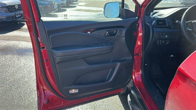 Used 2025 Honda Passport Black Edition image 8