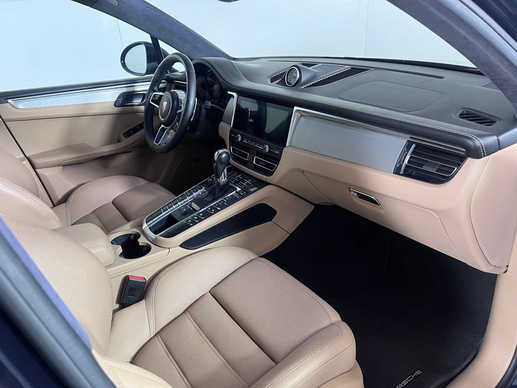 Certified 2020 Porsche Macan Turbo AWD/4WD image 18