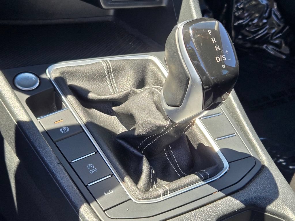 Used 2024 Volkswagen Jetta SE FWD image 32